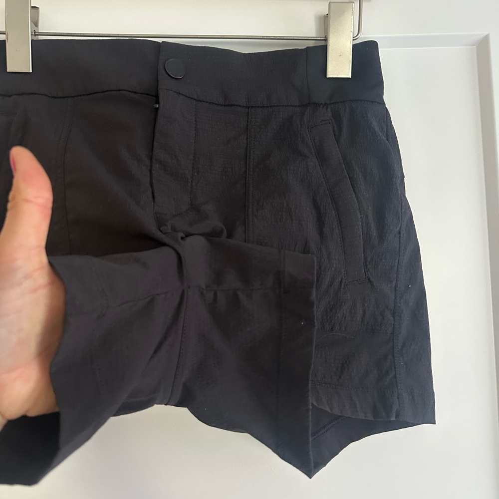Athleta Trekkie Tribecca Shorts Size 2 - Picture 4 of 9